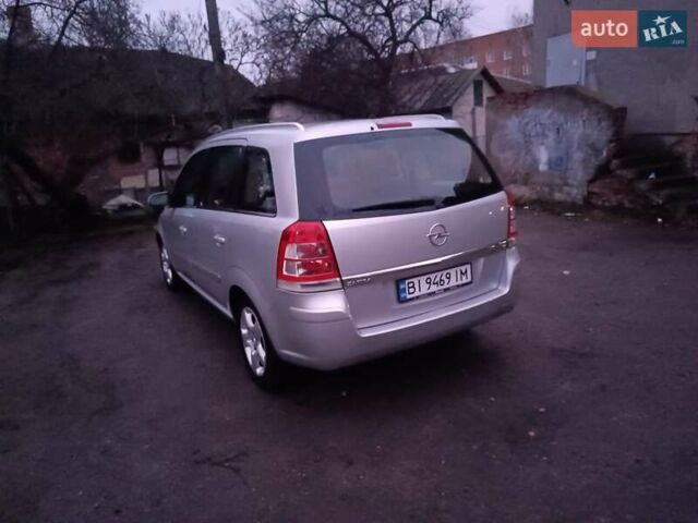 Серый Опель Зафира, объемом двигателя 1.6 л и пробегом 255 тыс. км за 6250 $, фото 2 на Automoto.ua