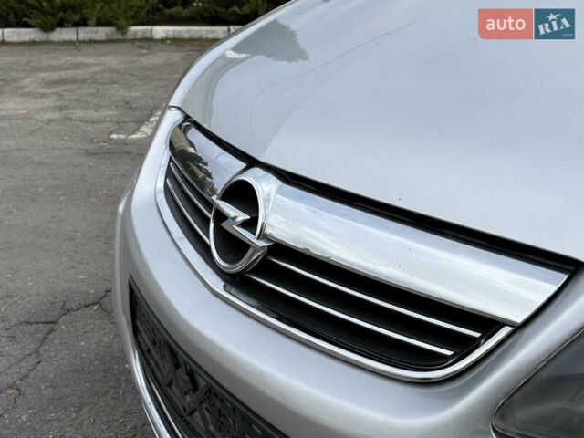 Серый Опель Зафира, объемом двигателя 2.2 л и пробегом 194 тыс. км за 6499 $, фото 9 на Automoto.ua