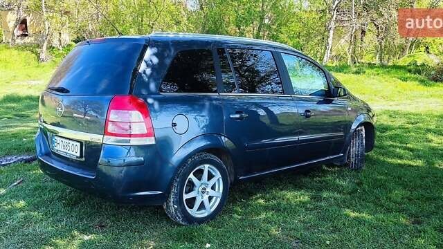 Серый Опель Зафира, объемом двигателя 1.7 л и пробегом 280 тыс. км за 6999 $, фото 4 на Automoto.ua