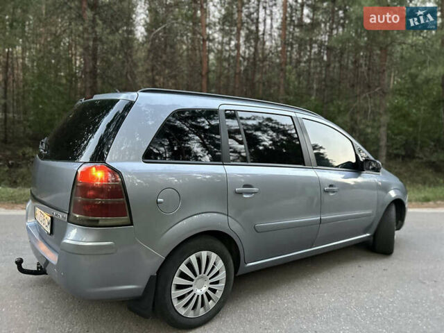 Серый Опель Зафира, объемом двигателя 1.8 л и пробегом 250 тыс. км за 5499 $, фото 3 на Automoto.ua