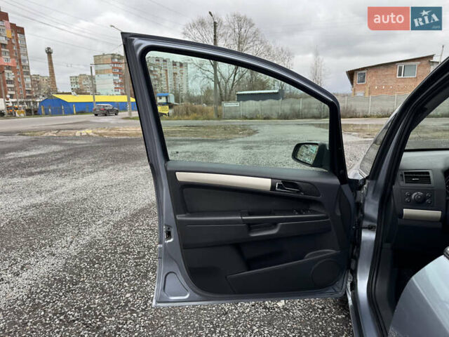 Серый Опель Зафира, объемом двигателя 1.91 л и пробегом 176 тыс. км за 6500 $, фото 24 на Automoto.ua