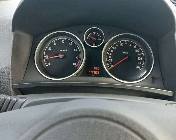 Серый Опель Зафира, объемом двигателя 1.6 л и пробегом 178 тыс. км за 5850 $, фото 2 на Automoto.ua