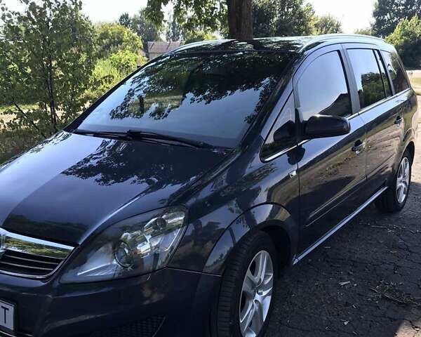 Серый Опель Зафира, объемом двигателя 1.69 л и пробегом 212 тыс. км за 5500 $, фото 3 на Automoto.ua
