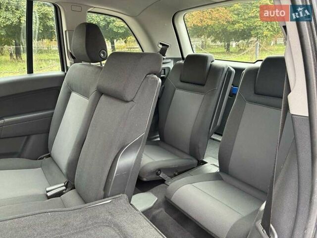 Серый Опель Зафира, объемом двигателя 1.6 л и пробегом 249 тыс. км за 6150 $, фото 1 на Automoto.ua