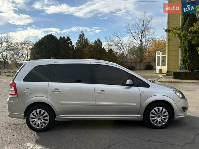 Опель Зафіра 2008 у Кривому Розі на Automoto.ua Сірий Опель Зафіра, об'ємом двигуна 2.2 л та пробігом 194 тис. км за 6499 $, фото 1 на Automoto.ua