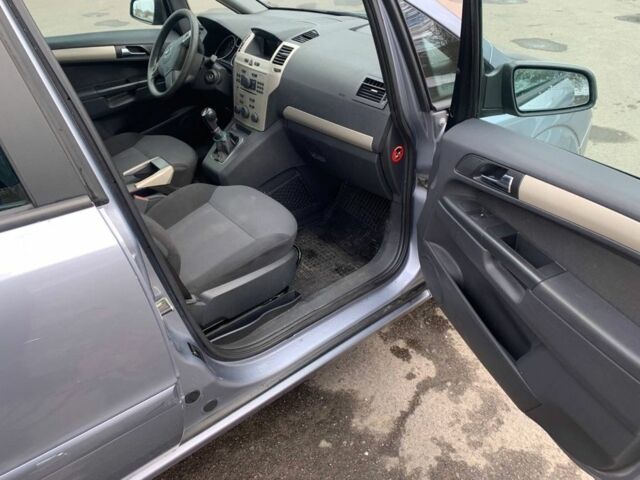 Сірий Опель Зафіра, об'ємом двигуна 1.8 л та пробігом 203 тис. км за 3999 $, фото 16 на Automoto.ua