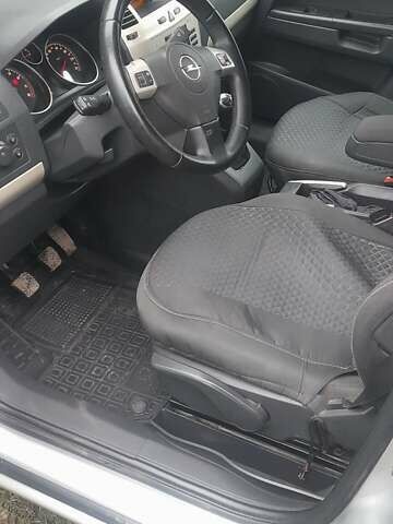 Серый Опель Зафира, объемом двигателя 1.6 л и пробегом 234 тыс. км за 5700 $, фото 13 на Automoto.ua