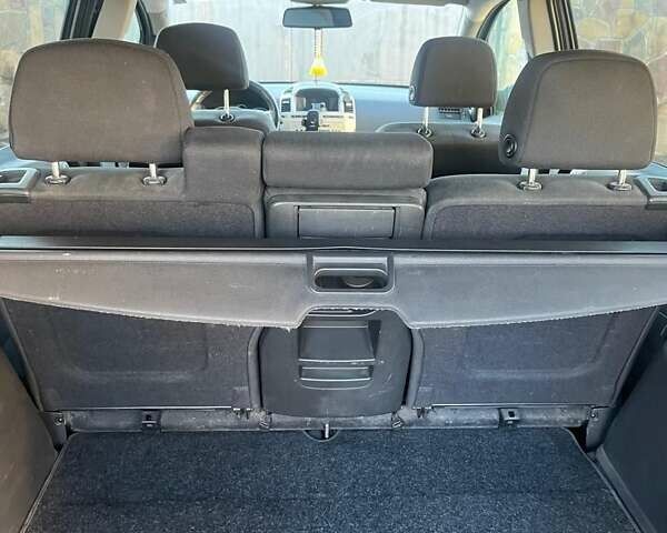 Серый Опель Зафира, объемом двигателя 1.69 л и пробегом 240 тыс. км за 5200 $, фото 4 на Automoto.ua