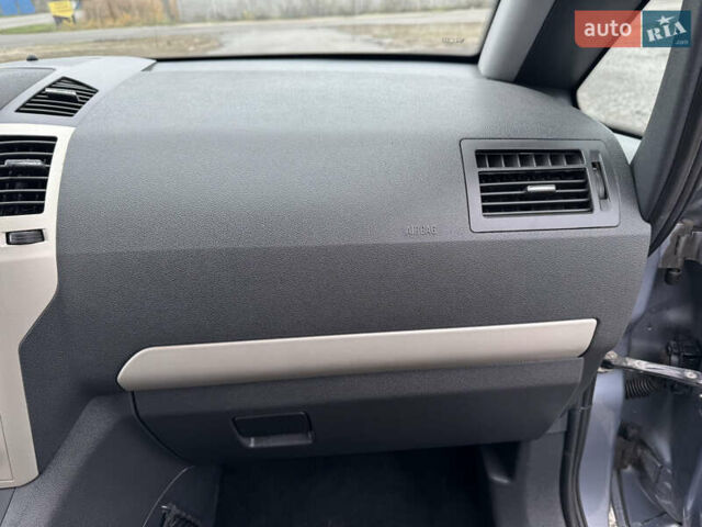 Серый Опель Зафира, объемом двигателя 1.91 л и пробегом 176 тыс. км за 6500 $, фото 56 на Automoto.ua