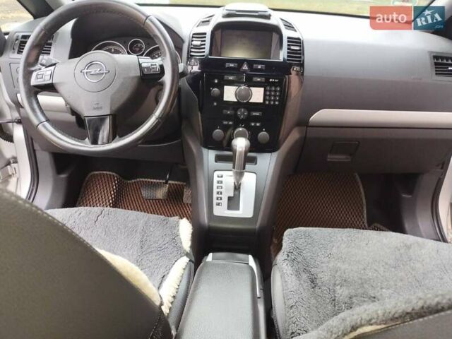 Серый Опель Зафира, объемом двигателя 1.9 л и пробегом 336 тыс. км за 6300 $, фото 4 на Automoto.ua