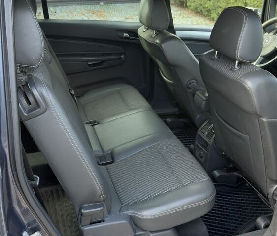 Серый Опель Зафира, объемом двигателя 1.9 л и пробегом 298 тыс. км за 3290 $, фото 10 на Automoto.ua