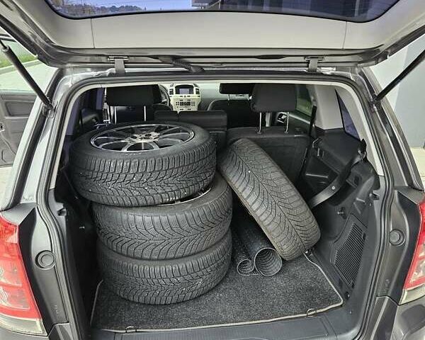 Серый Опель Зафира, объемом двигателя 1.8 л и пробегом 203 тыс. км за 6400 $, фото 8 на Automoto.ua