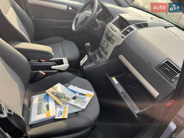 Серый Опель Зафира, объемом двигателя 1.6 л и пробегом 202 тыс. км за 6200 $, фото 7 на Automoto.ua