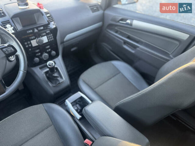 Серый Опель Зафира, объемом двигателя 1.7 л и пробегом 195 тыс. км за 5999 $, фото 24 на Automoto.ua