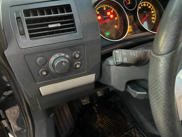 Серый Опель Зафира, объемом двигателя 1.9 л и пробегом 281 тыс. км за 2800 $, фото 15 на Automoto.ua