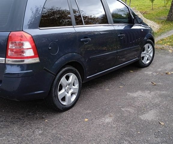 Опель Зафира 2008 в Дубно на Automoto.ua Серый Опель Зафира, объемом двигателя 1.7 л и пробегом 217 тыс. км за 4999 $, фото 3 на Automoto.ua