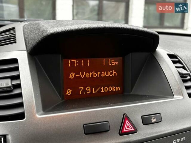 Серый Опель Зафира, объемом двигателя 1.6 л и пробегом 149 тыс. км за 5750 $, фото 104 на Automoto.ua