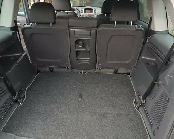 Серый Опель Зафира, объемом двигателя 1.8 л и пробегом 268 тыс. км за 5550 $, фото 3 на Automoto.ua