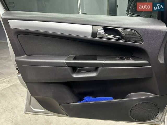 Серый Опель Зафира, объемом двигателя 1.8 л и пробегом 263 тыс. км за 6500 $, фото 6 на Automoto.ua