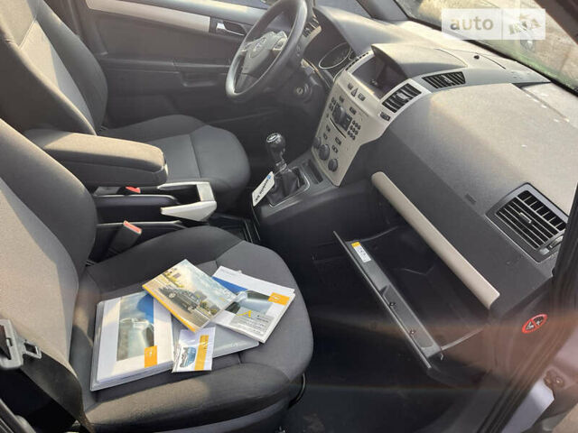 Серый Опель Зафира, объемом двигателя 1.6 л и пробегом 202 тыс. км за 6200 $, фото 18 на Automoto.ua