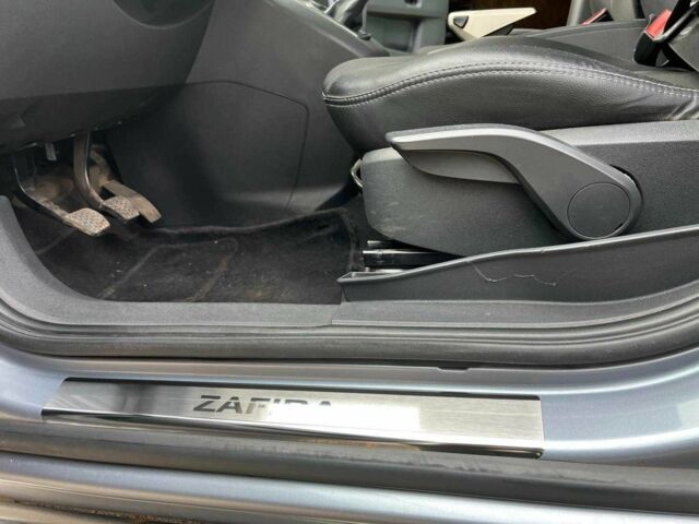 Серый Опель Зафира, объемом двигателя 1.6 л и пробегом 140 тыс. км за 7620 $, фото 16 на Automoto.ua