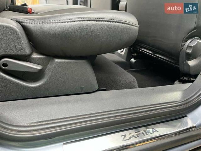 Серый Опель Зафира, объемом двигателя 1.6 л и пробегом 140 тыс. км за 7500 $, фото 22 на Automoto.ua