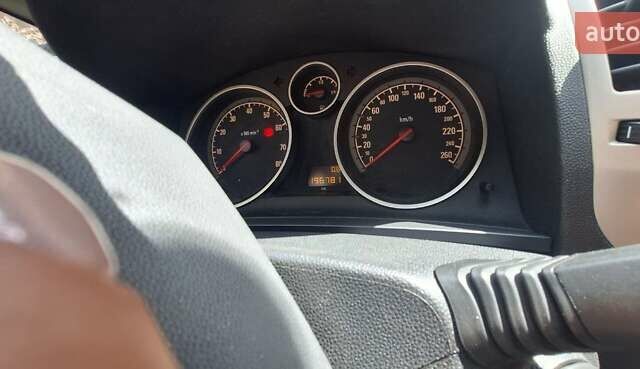 Серый Опель Зафира, объемом двигателя 1.6 л и пробегом 195 тыс. км за 5300 $, фото 11 на Automoto.ua