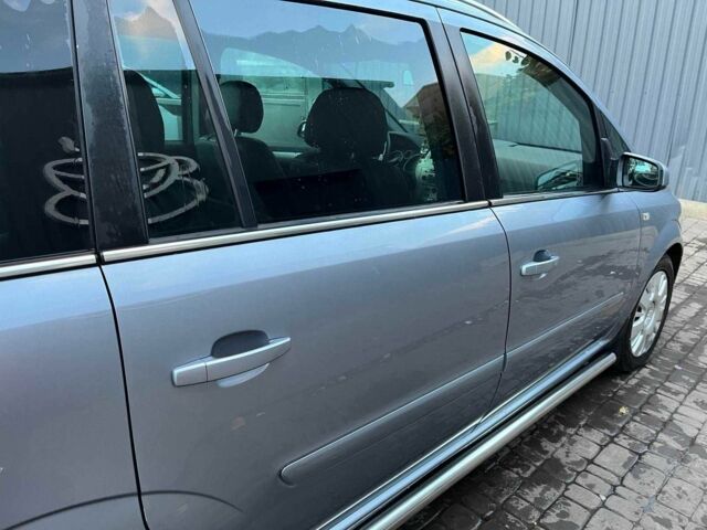 Серый Опель Зафира, объемом двигателя 1.6 л и пробегом 140 тыс. км за 7620 $, фото 8 на Automoto.ua