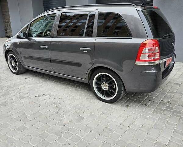 Серый Опель Зафира, объемом двигателя 1.8 л и пробегом 203 тыс. км за 6400 $, фото 1 на Automoto.ua