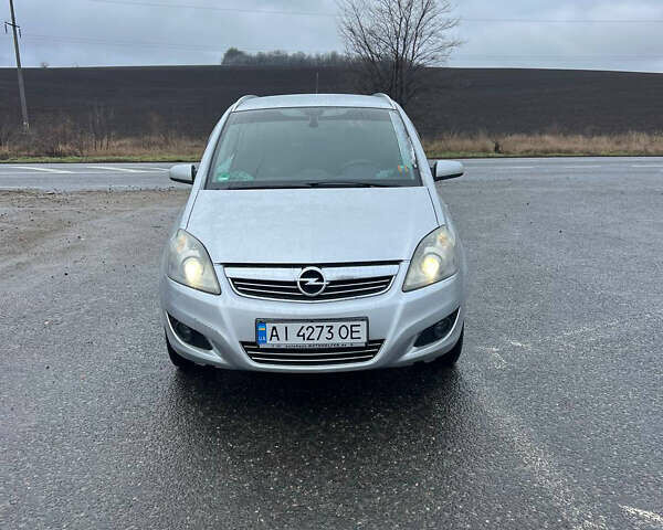 Серый Опель Зафира, объемом двигателя 1.69 л и пробегом 300 тыс. км за 6000 $, фото 1 на Automoto.ua