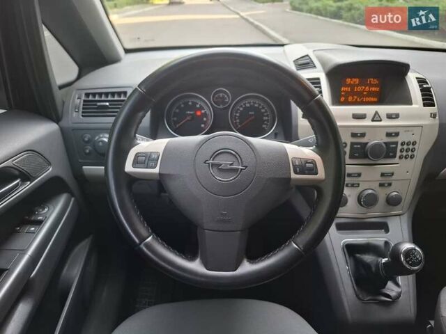 Серый Опель Зафира, объемом двигателя 1.6 л и пробегом 197 тыс. км за 6600 $, фото 12 на Automoto.ua