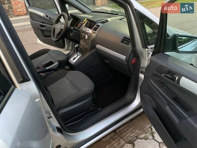 Серый Опель Зафира, объемом двигателя 1.9 л и пробегом 265 тыс. км за 7300 $, фото 2 на Automoto.ua