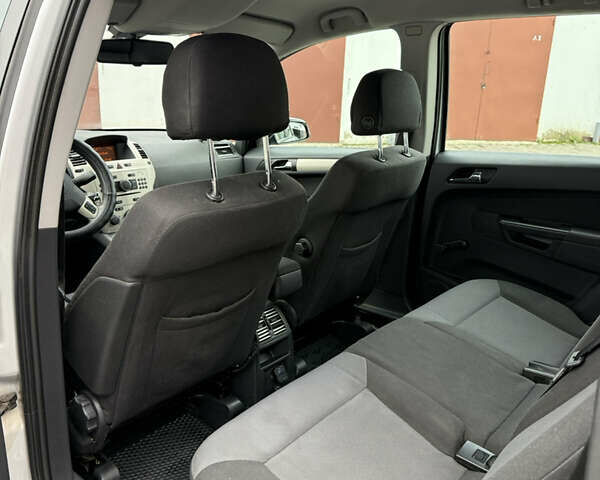 Серый Опель Зафира, объемом двигателя 1.91 л и пробегом 293 тыс. км за 6499 $, фото 6 на Automoto.ua