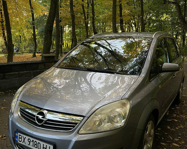 Серый Опель Зафира, объемом двигателя 1.8 л и пробегом 188 тыс. км за 5600 $, фото 3 на Automoto.ua