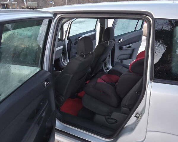 Серый Опель Зафира, объемом двигателя 1.91 л и пробегом 300 тыс. км за 5800 $, фото 3 на Automoto.ua