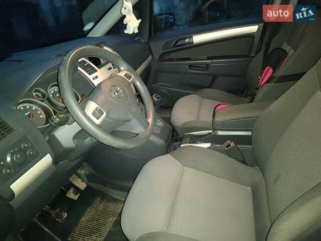 Серый Опель Зафира, объемом двигателя 1.6 л и пробегом 255 тыс. км за 6250 $, фото 8 на Automoto.ua