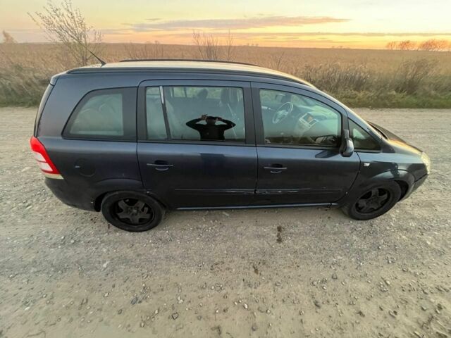 Серый Опель Зафира, объемом двигателя 1.9 л и пробегом 281 тыс. км за 2800 $, фото 5 на Automoto.ua