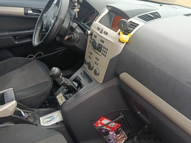 Серый Опель Зафира, объемом двигателя 1.9 л и пробегом 25 тыс. км за 5700 $, фото 9 на Automoto.ua