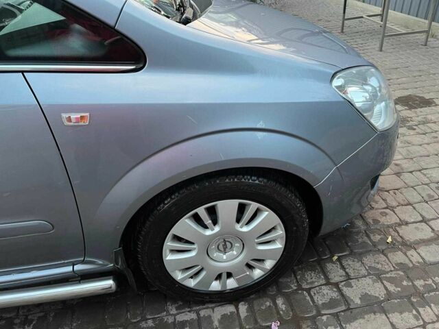 Серый Опель Зафира, объемом двигателя 1.6 л и пробегом 140 тыс. км за 7620 $, фото 4 на Automoto.ua