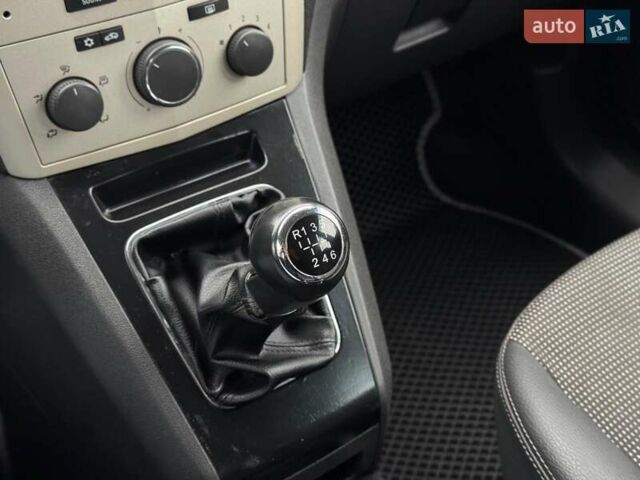 Серый Опель Зафира, объемом двигателя 1.9 л и пробегом 345 тыс. км за 6590 $, фото 19 на Automoto.ua