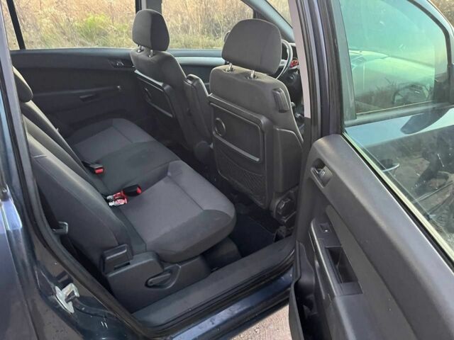 Серый Опель Зафира, объемом двигателя 1.9 л и пробегом 281 тыс. км за 2800 $, фото 11 на Automoto.ua