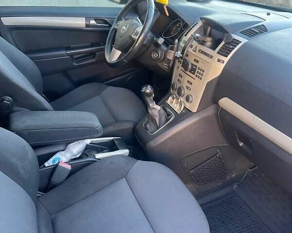 Серый Опель Зафира, объемом двигателя 1.69 л и пробегом 240 тыс. км за 5200 $, фото 8 на Automoto.ua