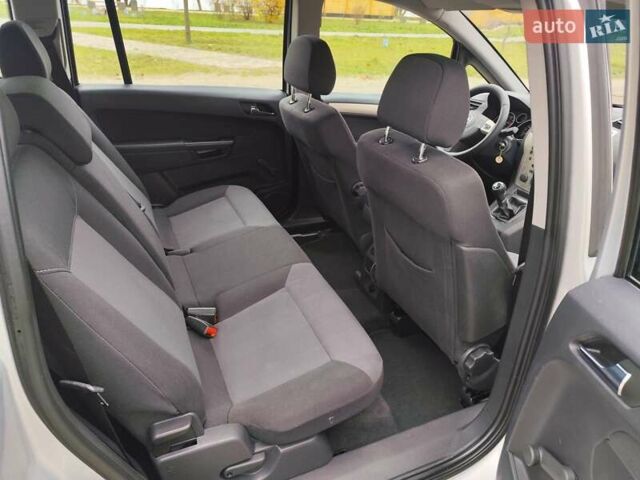 Сірий Опель Зафіра, об'ємом двигуна 1.6 л та пробігом 200 тис. км за 6300 $, фото 21 на Automoto.ua