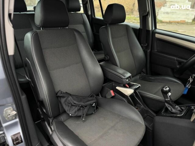 Серый Опель Зафира, объемом двигателя 1.9 л и пробегом 345 тыс. км за 6590 $, фото 41 на Automoto.ua