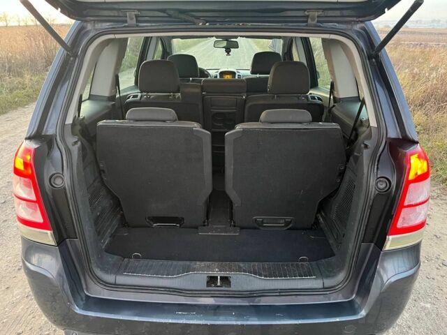 Серый Опель Зафира, объемом двигателя 1.9 л и пробегом 281 тыс. км за 2800 $, фото 10 на Automoto.ua