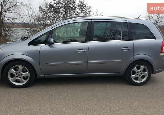 Серый Опель Зафира, объемом двигателя 1.69 л и пробегом 294 тыс. км за 6300 $, фото 3 на Automoto.ua