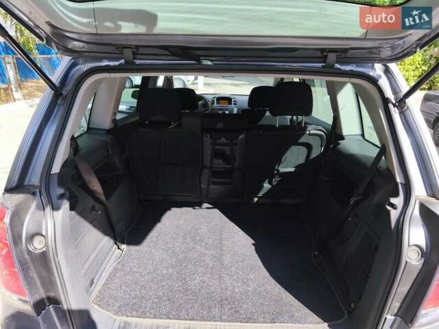 Серый Опель Зафира, объемом двигателя 1.8 л и пробегом 270 тыс. км за 5000 $, фото 7 на Automoto.ua