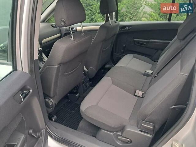 Серый Опель Зафира, объемом двигателя 1.8 л и пробегом 218 тыс. км за 5850 $, фото 57 на Automoto.ua