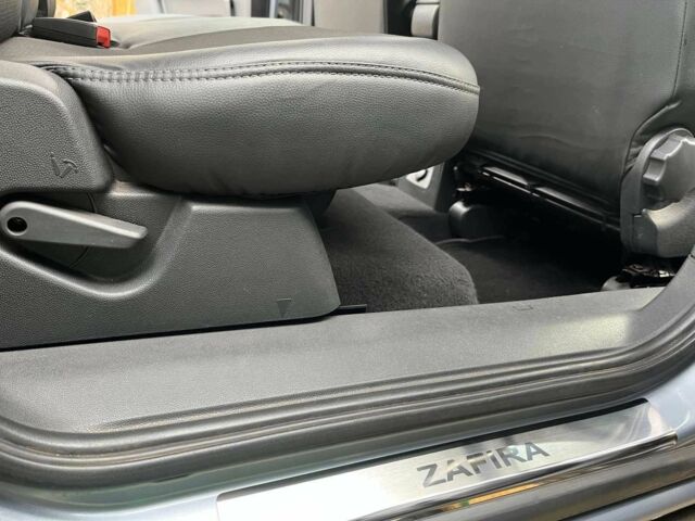 Серый Опель Зафира, объемом двигателя 1.6 л и пробегом 140 тыс. км за 7620 $, фото 20 на Automoto.ua