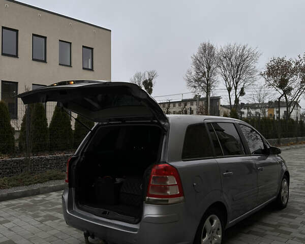 Серый Опель Зафира, объемом двигателя 1.69 л и пробегом 280 тыс. км за 4200 $, фото 31 на Automoto.ua